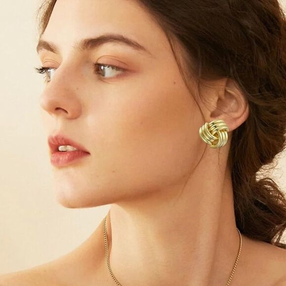 Vintage style clip-on earrings A843 - Picture 1 of 5